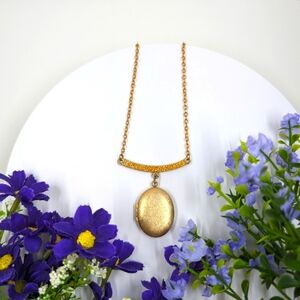 Cute Vintage Y2K Era Matte Gold Tone 18 Inch Locket Necklace